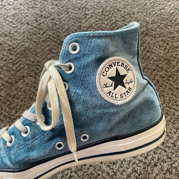 Velvet Converse - Picture 2 of 8